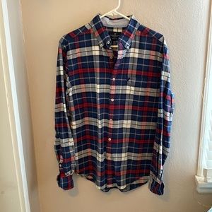 American Eagle mens classic fit plaid shirt.